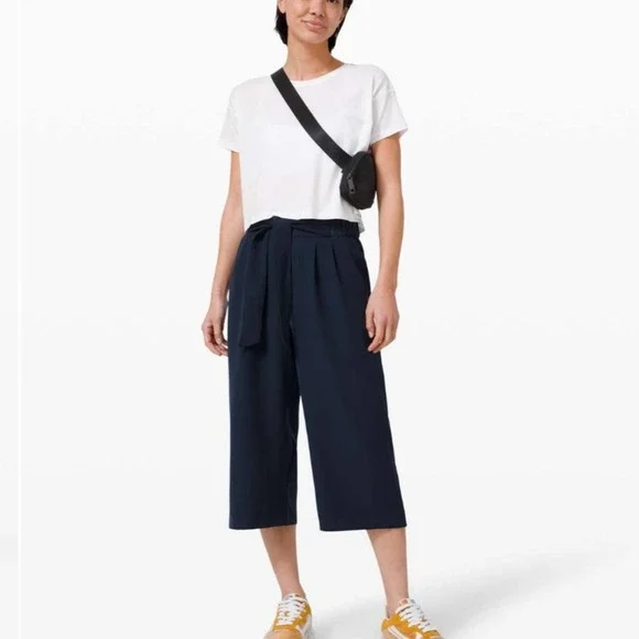 Lululemon Noir Crop True Navy Pants 6 - Picture 1 of 11